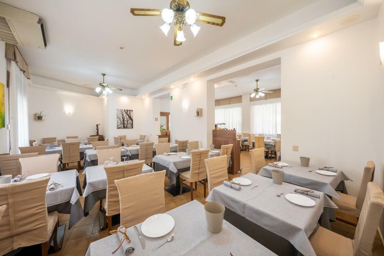 Hotel Stoccarda Каорле Экстерьер фото