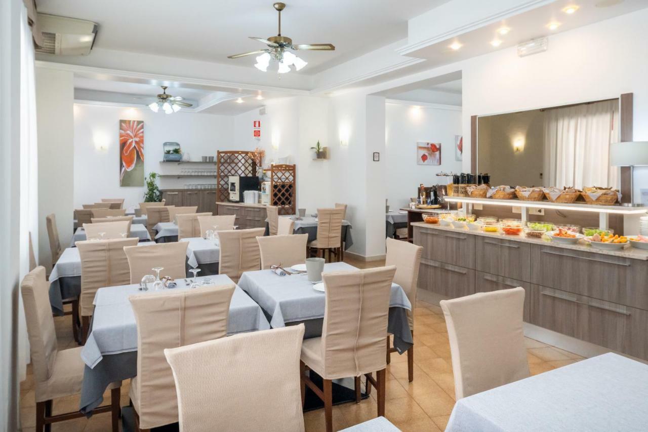 Hotel Stoccarda Каорле Экстерьер фото