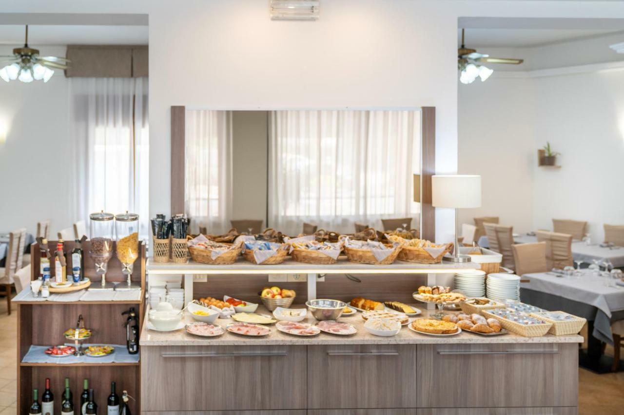 Hotel Stoccarda Каорле Экстерьер фото