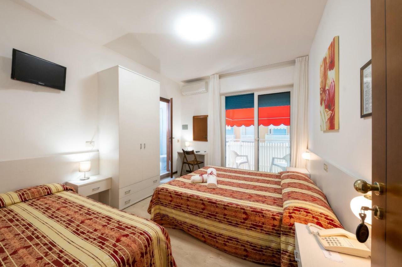 Hotel Stoccarda Каорле Экстерьер фото