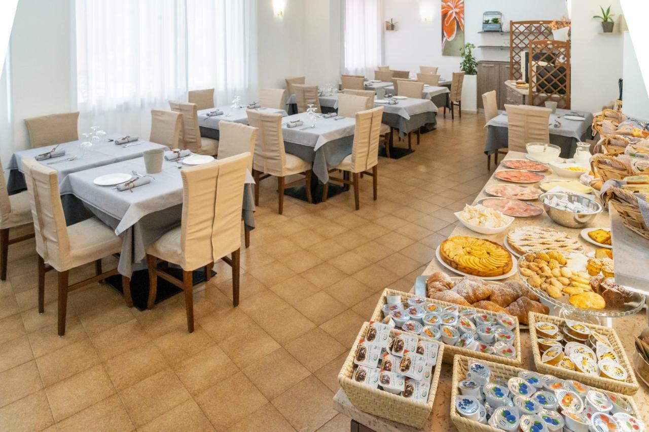 Hotel Stoccarda Каорле Экстерьер фото