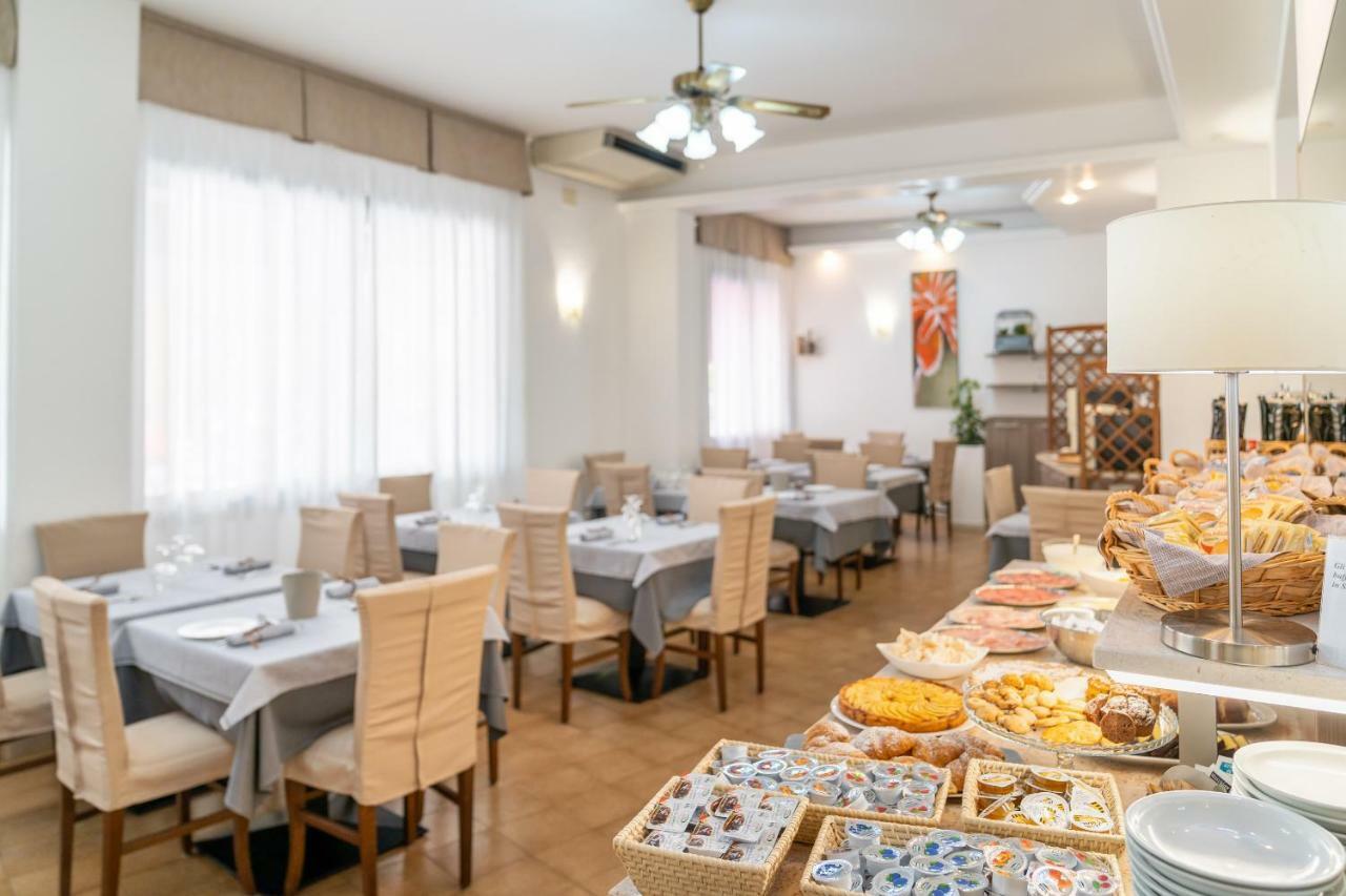 Hotel Stoccarda Каорле Экстерьер фото