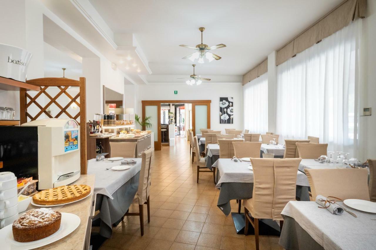 Hotel Stoccarda Каорле Экстерьер фото